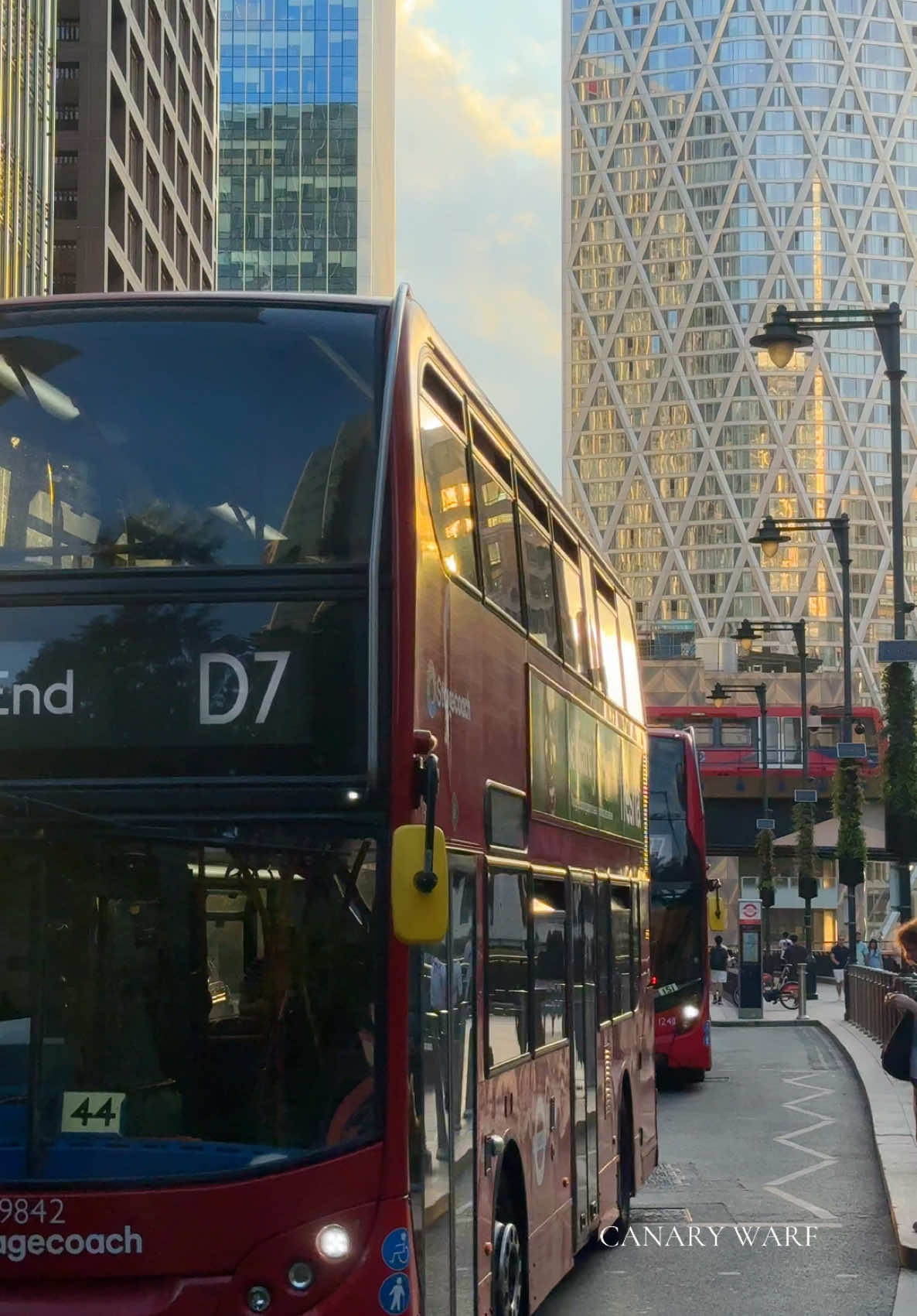 Canary Wharf 📍🇬🇧#canarywharf#london #londonlife #placetovisit #viral#fy#canarywharflondon #veronikalondon#tiktok 