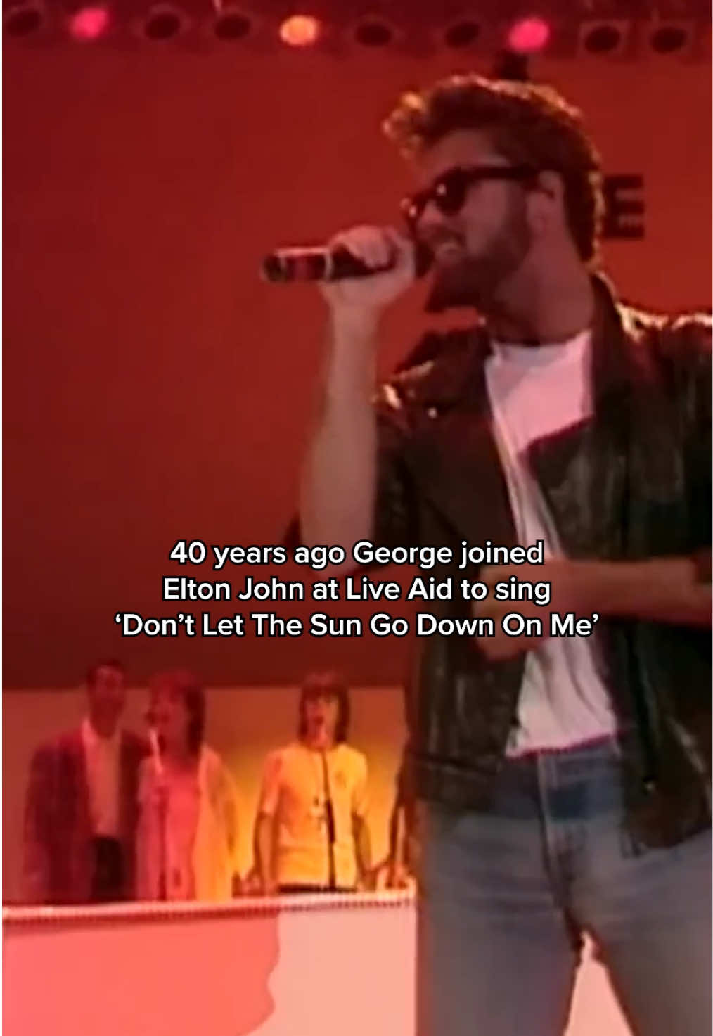 🎶 40 YEARS OF LIVE AID 🎶 #OnThisDay in 1985 George joined @Elton John on stage at Wembley Stadium to duet 'Don't Let The Sun Go Down On Me' 🌅 #GeorgeMichael #EltonJohn #LiveAid 