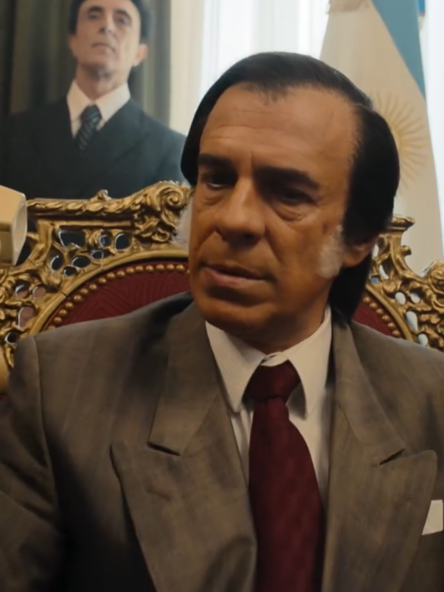 Menem 2025, la serie que revive al político más polémico de la Argentina. Disponible en Prime Video #Menem2025 #Menem #SerieArgentina #PrimeVideo #CarlosMenem #Años90 #DécadaDel90 #Argentina #PolíticaArgentina #HistoriaArgentina #SeriesRecomendadas #Recomendado #TVArgentina #Menemismo #VuelveMenem #NetflixNoEs #prime  #HumorArgentino #MemesArgentinos #Carlitos #PizzaConChampán #LoHizoDeNuevo #Ferrari #Privatizaciones #menemlohizo 