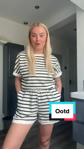 Outfit of the day 🤍🩶 #OOTD #OOTD #outfit #outfitidea #inspo #tiktokmademebuyit 