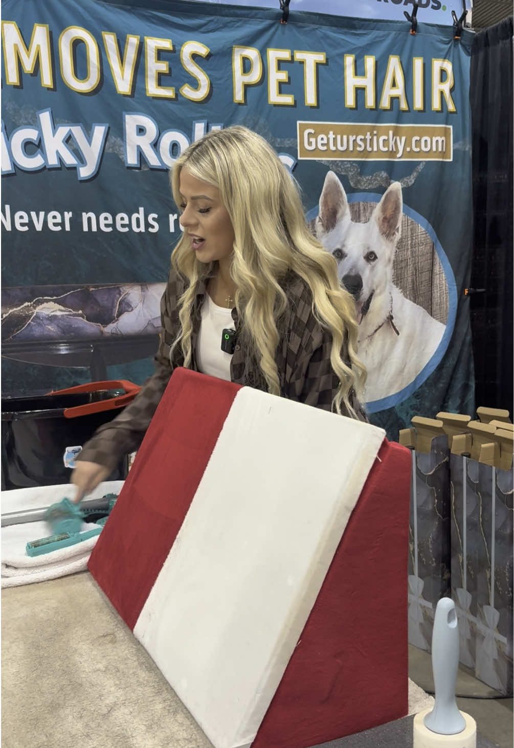 Do you guys ever buy peel away lint roller’s?? How much do you typically spend?  Reusable lint roller that is perfect for leggings and car cleaning! #wow #reusable #sticky #lintremover 