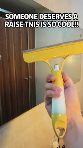  Spray, Scrub, Squeegee in 1! Crystal-clear windows in 60 SECONDS! #mirrorcleaning #dealsforyoudays #bathroomrefresh #bathroomhack #bathroomcleaning 