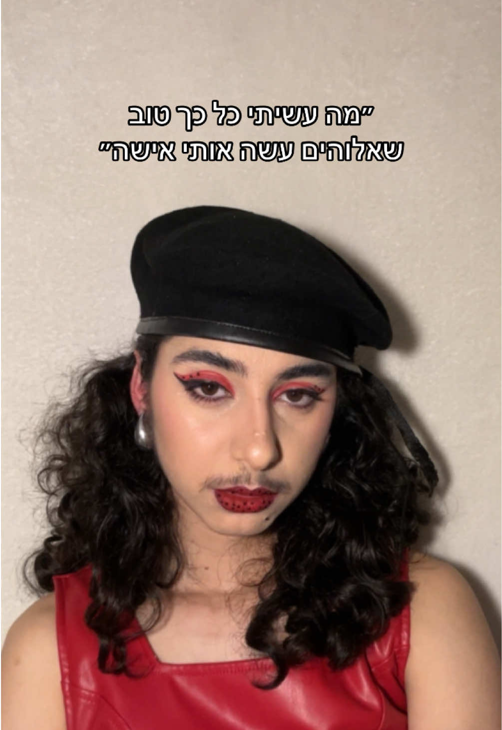 אלוהים אישה בכלל. #נועהקירל #ראשהממשלה #שפם #אישה #גולדה 