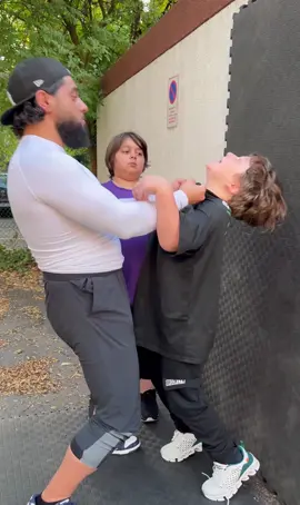 #tik_tok #viral #foruyou #selfdefense 