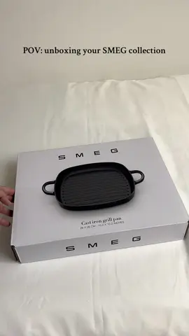 Kitchen Haul: Must-Have Essentials! Unboxing SMEG grillpan  #kitchenhaul, #kitchenessentials, #unboxing, #asmr, #Home #CapCut #smeg #beige #pov @Smeg Philippines @SMEG Indonesia @Albert Heijn #spaaractie #braadpan #cutlery #cutlerycaddy #cutleryholder #castiron #iron #casserole #cutlery #caddy #baker #squarebaker #pie #piedish #dish #ceyiz #çeyiz #dishes #trending #SmegLovers #kitchen #organize #new KitchenGoalsHomeAppliances #appliances #Home #retro #creatorsearchinsights #grill #grillpan #pan #castiron #irongrill #black #KitchenInspo #Kitchenaesthetic #RetroKitchen #InteriorDesign #HomeDecor #KitchenAppliances #FYP #ViralProducts #SmartKitchen #KitchenGadgets #HomeGadgets #InteriorGoals #DesignLovers #KitchenStyle #HomeStyle #RetroStyle #SmegStyle