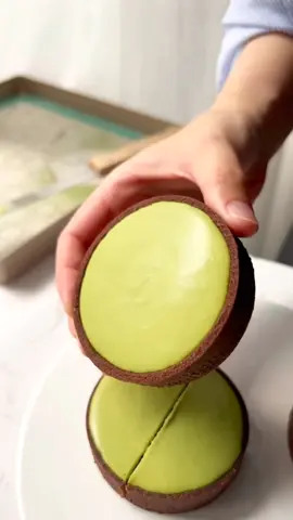 Creamy pistachio tart with a buttery crust, rich nutty flavor, and a touch of sweetness 💚🥧 #pistachio #tart #cream #dough #trending #foryou #100kviews #viralvideo #shorts #satisfying 