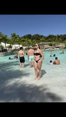 Sempre procurando minha melhor versão 😉☀️ #verao2025 #rioquente #hotpark #caldasnovas #ferias #praia #biquinis #sunset #funny 