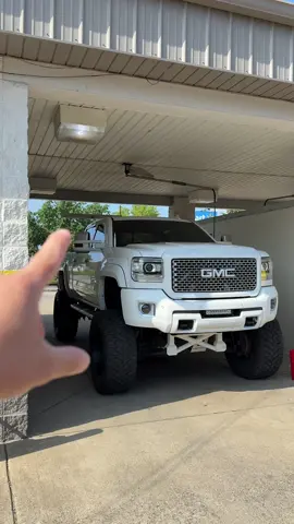 Carwash for the GMC 3500 #gmc #gmc3500 #denali #truck #liftedtruck 