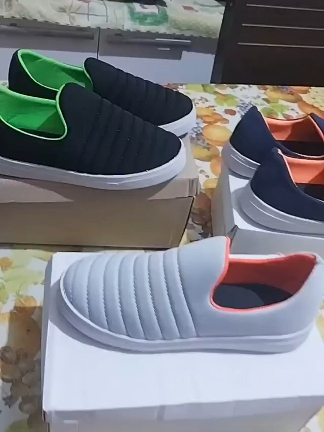 Kit 3 Pares Calce Facil Infantil Menino Nossa linha de Tênis Infantil Calce Fácil combina estilo e funcionalidade em um único calçado. Com cores vibrantes e designs modernos, os tênis são visualmente atraentes para os pequenos fashionistas. Além disso, o sistema de fechamento permite que as crianças os coloquem e retirem sem a necessidade de amarrar cadarços, oferecendo mais praticidade e independência. #shopify #acheinashopee #tenisinfantil