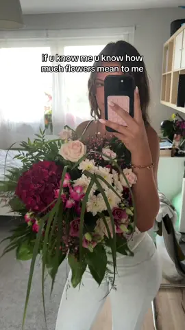 happiest girl in the world #fy #flowers #fyp 