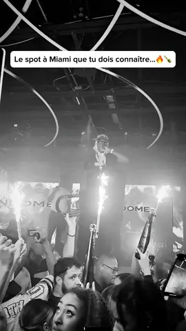 Impossible d’être en vacances et pas poser au Vendome  #Miami #VendomeMiami #Nightlife #FrenchInMiami #SortirAMiami #MiamiVibes #VIPMiami #MiamiParty #FYP #MiamiNight #WeekendVibes 