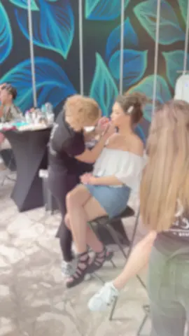 👰‍♀️ De la pensule în dormitor la finala “Mireasa” 🎬💄 Prima mea experiență în televiziune și un pas important în drumul meu ca make-up artist. Culisele ascund atâta emoție, agitație și frumusețe… și am avut ocazia să fiu parte din toate. ✨ #mireasaantena1 #mireasa2025 #antena1 #televiziune #makeup #finalamireasa #fyp 