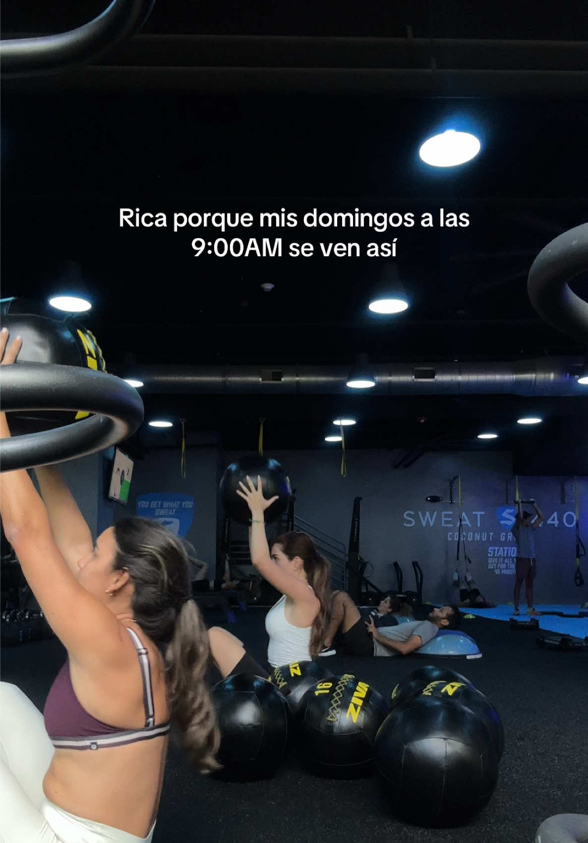 Domingo 9:00AM entrenando con tu amiga? Acepto 