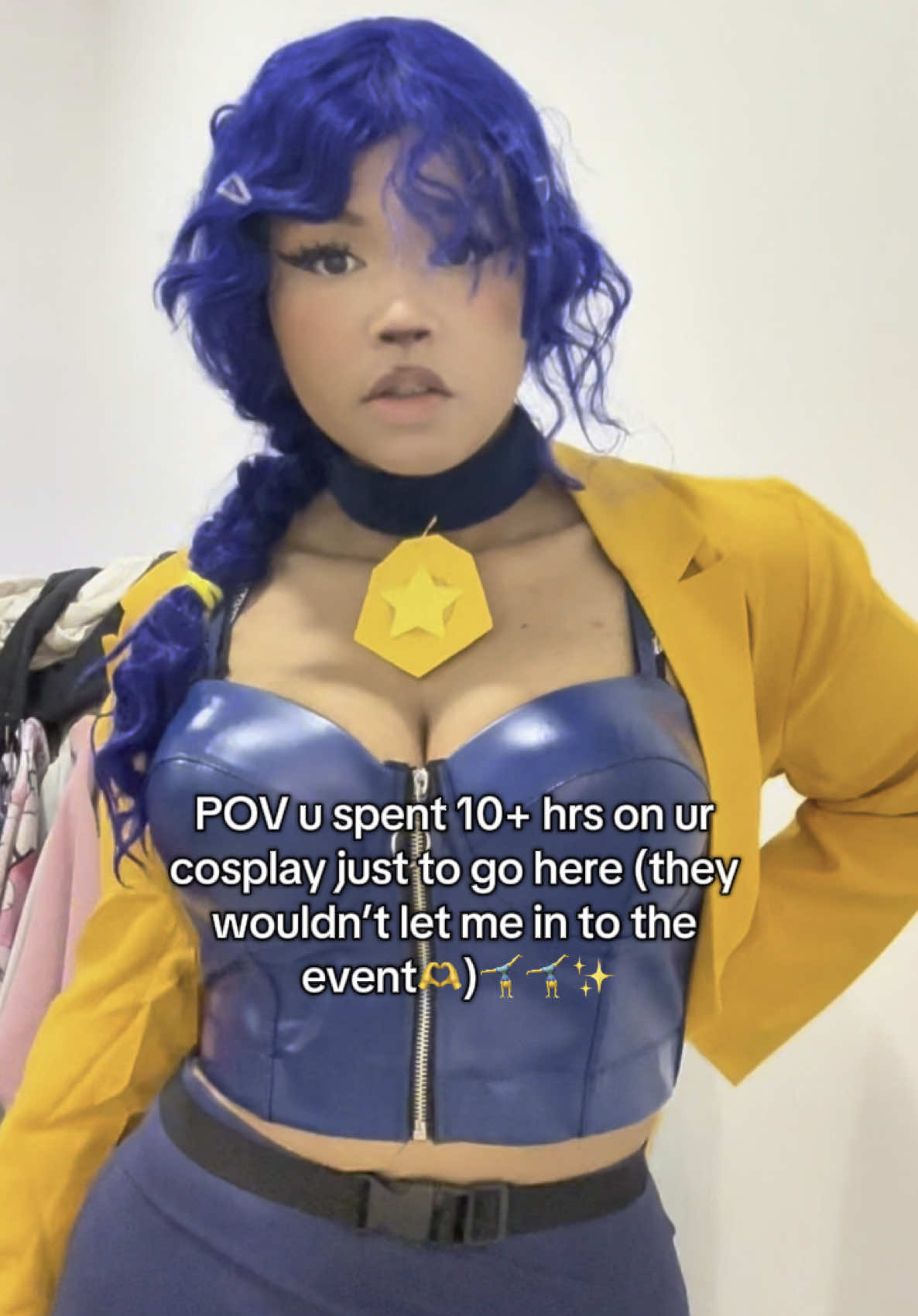 NOBODY ELSE WENT AS HARD FOR THE EVENT AS ME AHHH WHYY😭😭😭😭😭😭😭THUMB LOOKIN SECURITY GUARD WAS SO HAPPY TO REJECT MY DIGITAL ID CARD ✌️anyways do u like my Carmelita fox cosplay hehehe✌️😭😭😭⭐️⭐️#blerds #ps2games #carmelitafox #blackcosplayer #cosplaygirls #playstation2 #slycooper 