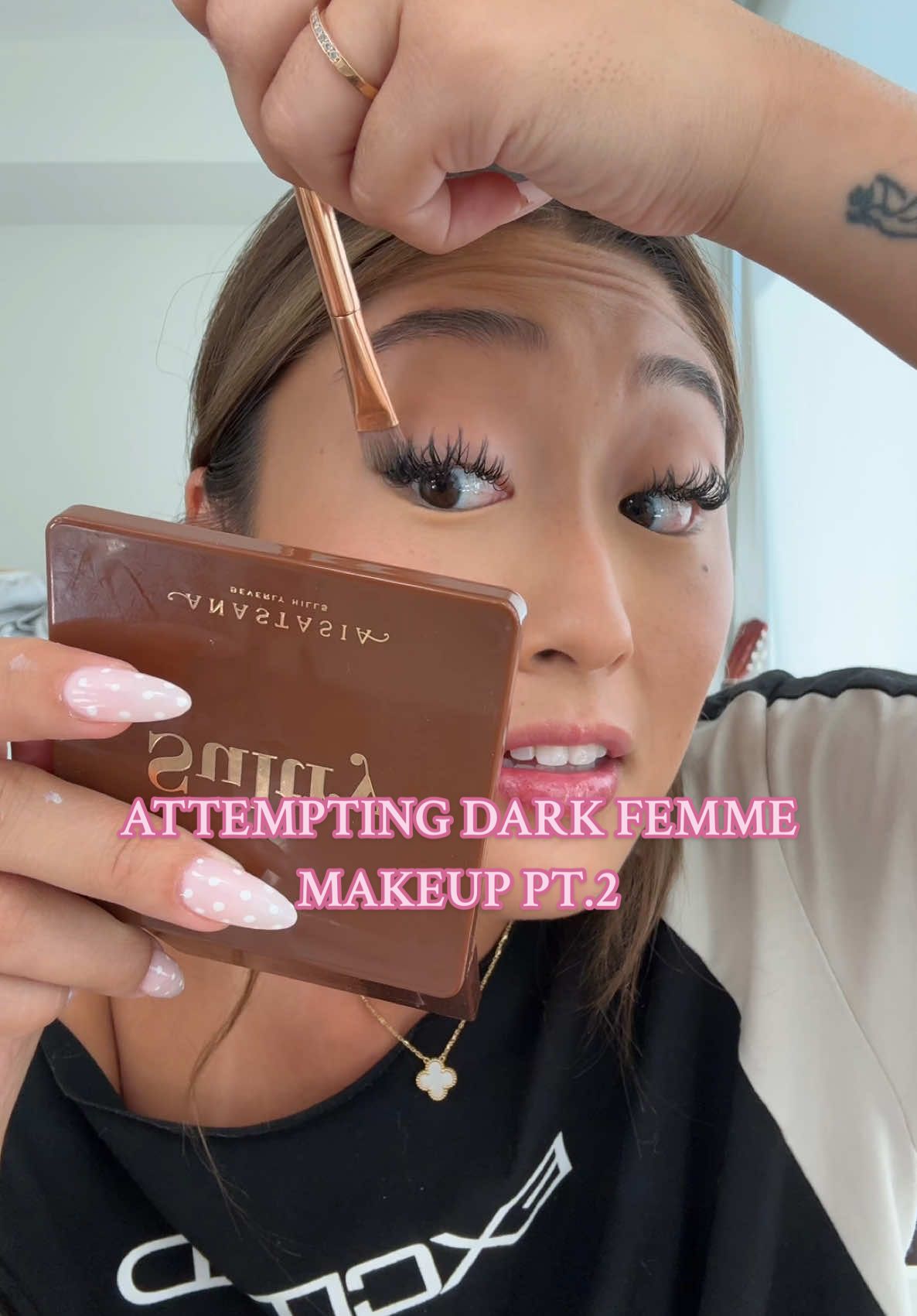 wait I kinda ate the eye makeup😛 @Huda Beauty @Anastasia Beverly Hills @Patrick Ta Beauty @Hourglass Cosmetics 