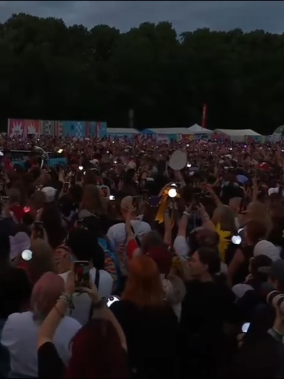 @hobipower Estuvo en Lollapalooza Berlín 2025, OH DIOSMIO ME DERRITO DESPUÉS DE VERLO.🥰🥺 ¡¡AME SU PRESENTACIÓN.!! #jhope #btsedit #lollapalooza #2025 #berlin #hobibts #edits #army #forever #jhopeedit #jhope_bts #jhopebiased #bts_official_bighit #btsxarmy #btsarmyforever #bt21 #armys #armyforever #armybts #ponmeenparatitiktok #fypシ゚ #viraltiktok #hazloviral 
