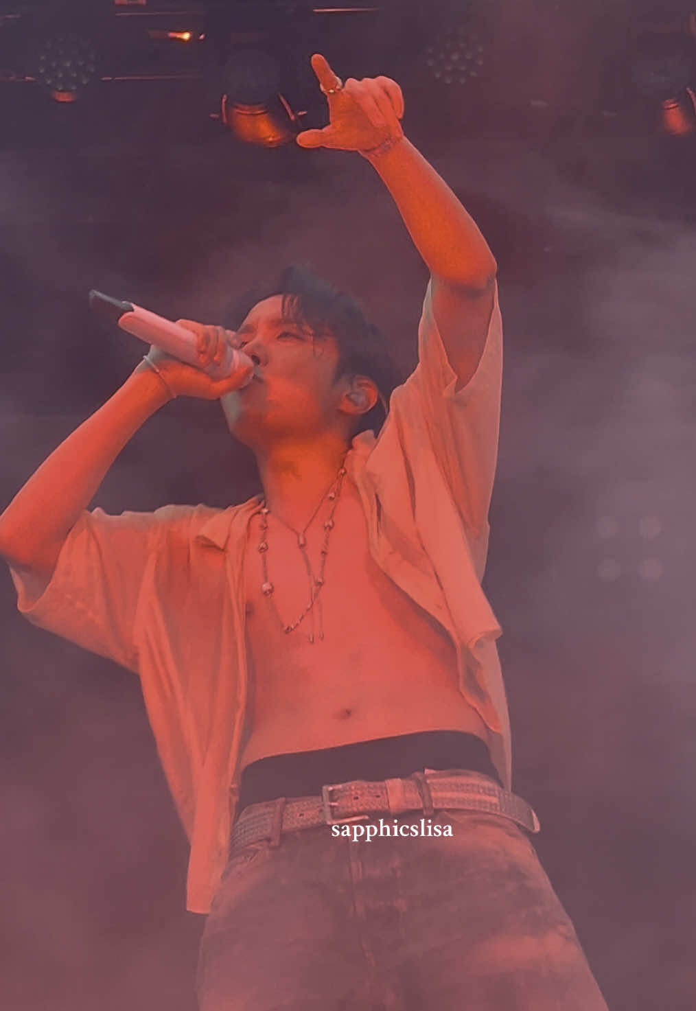 #jhope performing #hangsang live at #lollaberlin #lollapalooza #hobipalooza ❤️‍🔥🌈