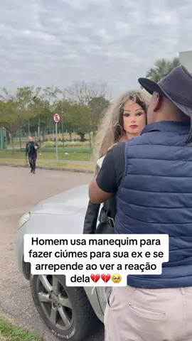 Homem usa manequim para fazer ciúmes para sua ex e se arrepende ao ver a reação dela💔💔🥹.