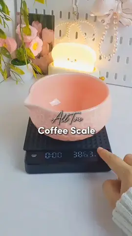 Barang dapur pun kena cute okay? ✨ Coffee Scale Alltou ni small, sleek, dan elegant — wajib ada untuk coffee corner korang😝! #coffeecorner #alltou  #minimalistkitchen  #kopi #scale #measuring 