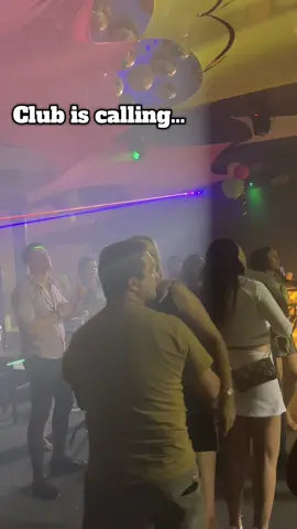 hopping on the trend because YES 😭 #jekijktmaarlikedniet?? #surinametiktokers🇸🇷🇸🇷🇸🇷 #fypシ゚viral🖤tiktok 