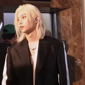 شي يذكرك في فيليكس ؟شاركت@•. 𝐓𝐨𝐭𝐲🐈‍⬛•. #fyp #straykids #ستراي_كيدز #kpopidol #felix #فيليكس 