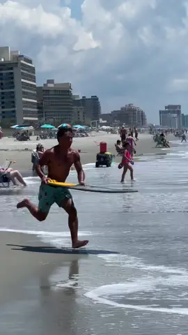 Myrtle beach gotta be worst beach to skim on east coast 😭 #fyp #myrtlebeach #skimboarding #zapskimboards #skimsteezy #skim #shred @Cole🥇 @Willie Jacobs @zapskimboards 