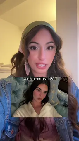 Jetzt wird Kendall dafür gehatet dass Bad Bunny sich jahrelang für sie entschieden hat? Hä? Was denkt ihr? Ich war bis grad übrigens auf dem Lollapalooza und hab da den Livestream für @MagentaMusik gehostet, das war so cool 🥹 War auch jemand von euch da? #kendalljenner #kendall #jenner #jenners #liebe #beziehung #badbunny #model #kendallbadbunny #benito #badbunnykendall #trennung #diss #meinung #morethangossip #kyliejenner #kylie 