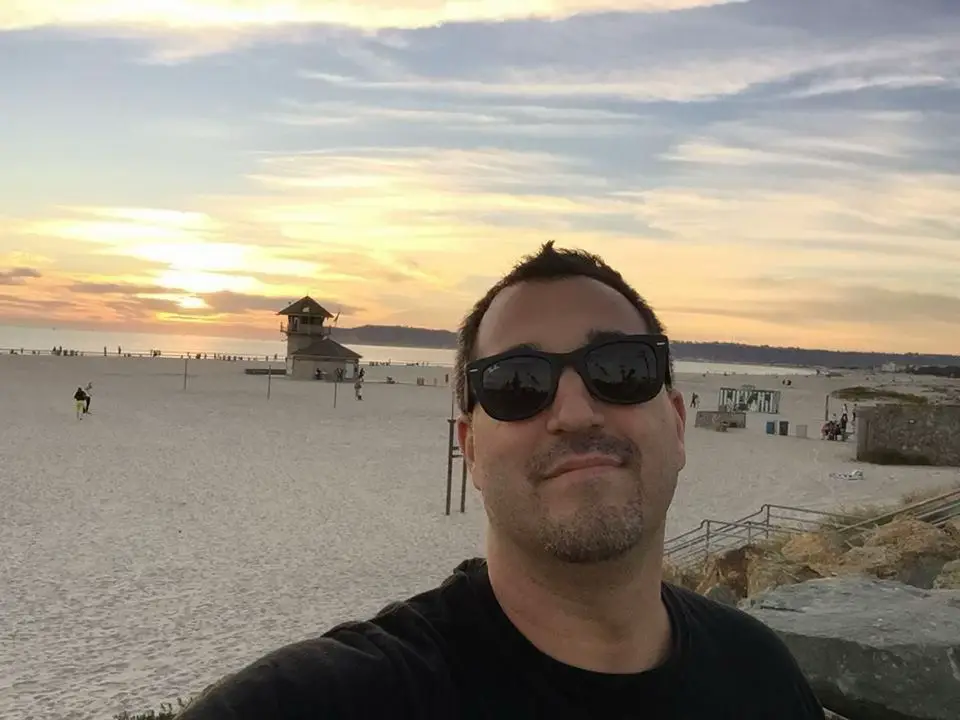 True love is a love that is indescribable with words yet is felt deep within the heart. It's when you can't stop thinking of the other person & you are excited to get home to them after a long days work or you desire to just say hello through a text or phone call just because they are on your mind. It's a precious thing that way too many people take advantage of & something everyone should have at least once in their lives. #unconditionallove #truelover #relationshiptips #marriagegoals #understandinglife #motivationallovequotes #truerelationships 