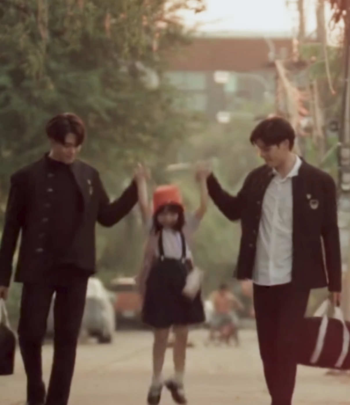 chingching looking for saint every second is why her dads are back together #saintshin #highschoolfrenemy #skynani #skywongravee #nanihirunkit 