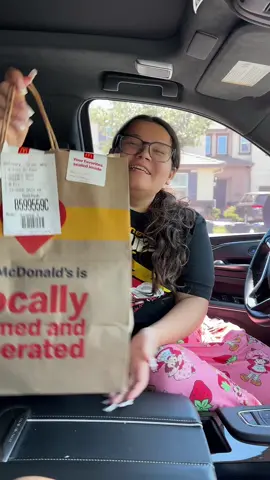 Trying McDonald's snack wrap!! #snackwrap #mcdonalds #eatingshow #mcdonald #mukbangeatingshow #fyp°viral #izzy #izzyandmary #izzyalexis #lifewithbrothers 