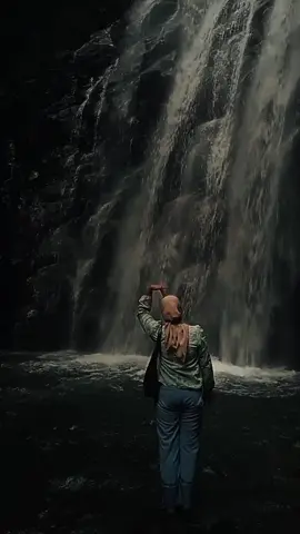 Suara air terjun yang memberikan kedamaian dan ketenangan 💦 #pageforyou #fyppppppppppppppppppppppp #healing #curugmuarajaya #majalengkapride🏴‍☠️ #pesonamajalengka #infomajalengka 