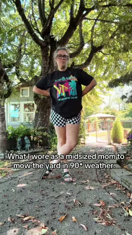 #midsizesummeroutfit #midsizeoutfit #cutemidsizeoutfit #cutemomstyle #alternativemom #midsizeshorts 
