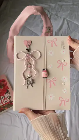 Replying to @DubyMiaJumpy foldable clipboard for yellow pads and files 💖 #foldableclipboard #clipboard #schoolsupplies #stationery #portablefilefolder 