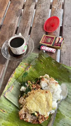 Sego pecel godong gedang guss jan porem #ngopag #kopi #kipliduwa #ngopsor #kopi #kopicangkir #infongopi 