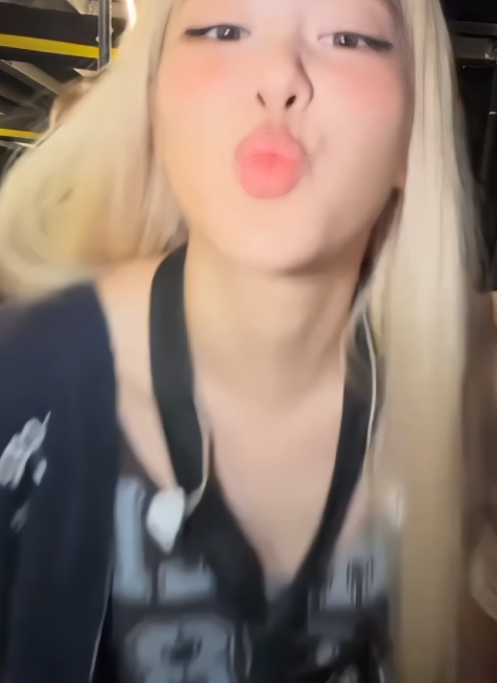 fancam rosé preta 4K // tô com um monte de fancam pra fazer;-;🙄#contamoot #moots? #viralvideos #virameumoot #jenniecheirosa4 