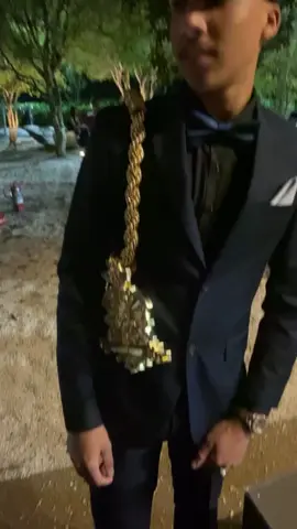 NINO com 3KG de OURO 😂🥶 #ninoabravanel #buzeira #casamentobuzeira 