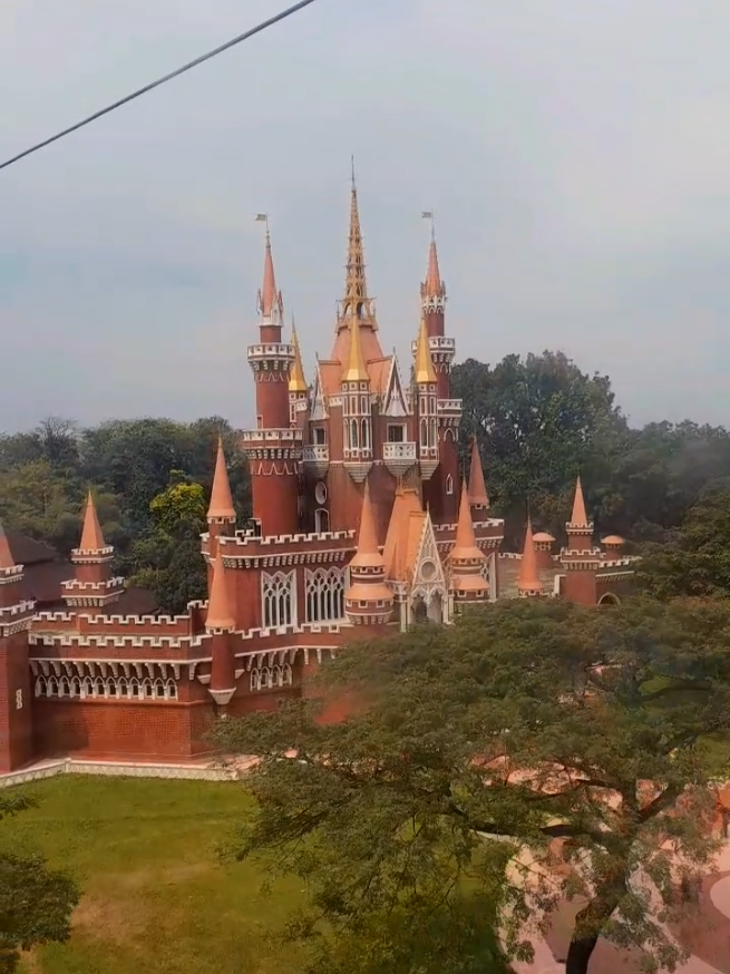 #fyp  #fypシ゚viral  #foryou  #foryoupage  #capcut  #jakarta  #tmii  #tmiijakarta  #keretagantung  #liburan  #traveling  #familytime  #hangout 