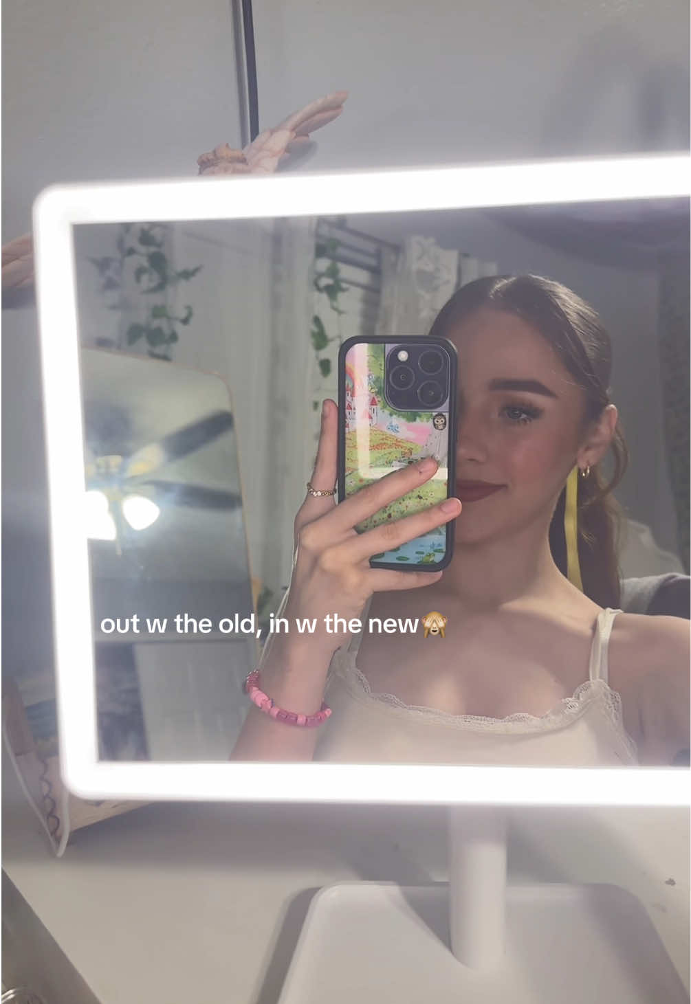 ITS SOOO BIGGG IM IN LOVE #vanitymirror #makeup #melanieperezca 