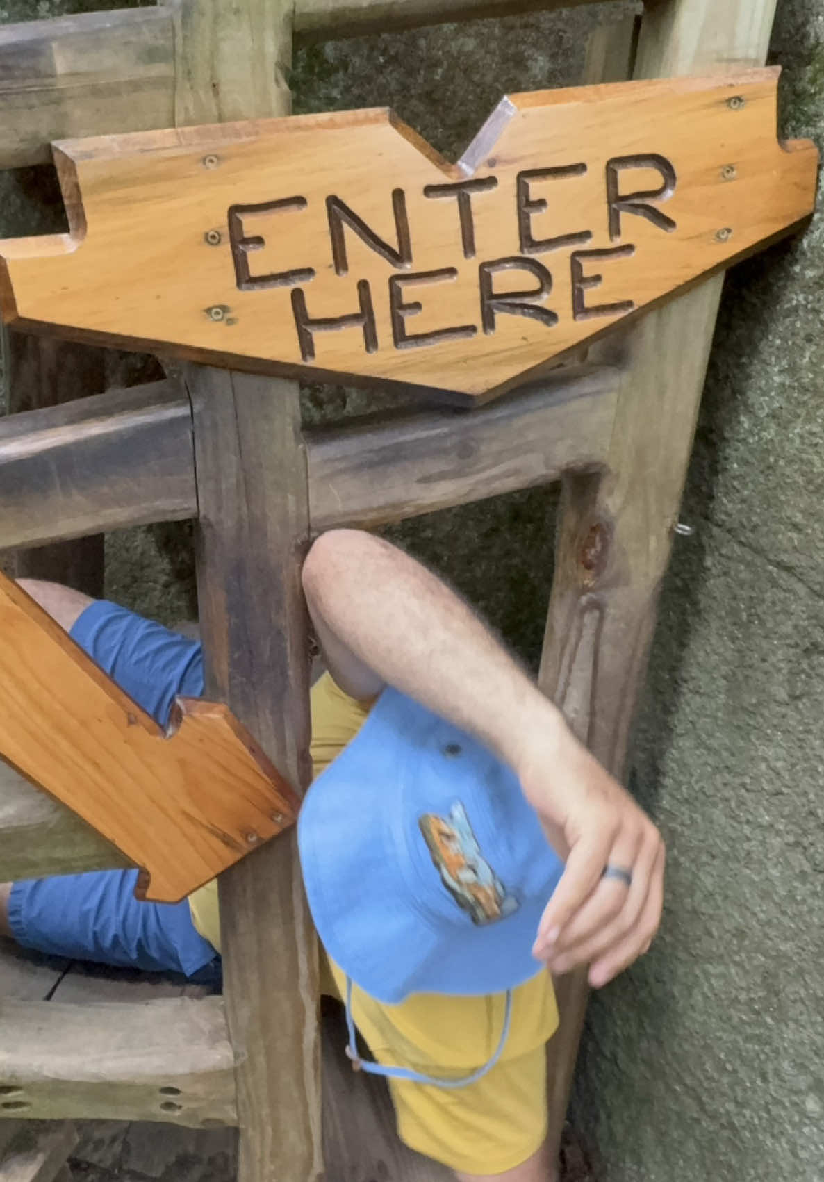 He tried so hard I thought he would make me a widow 💀🤣 #squeeze #thelemonsquueze #lostriver #bouldercaves #gorge 