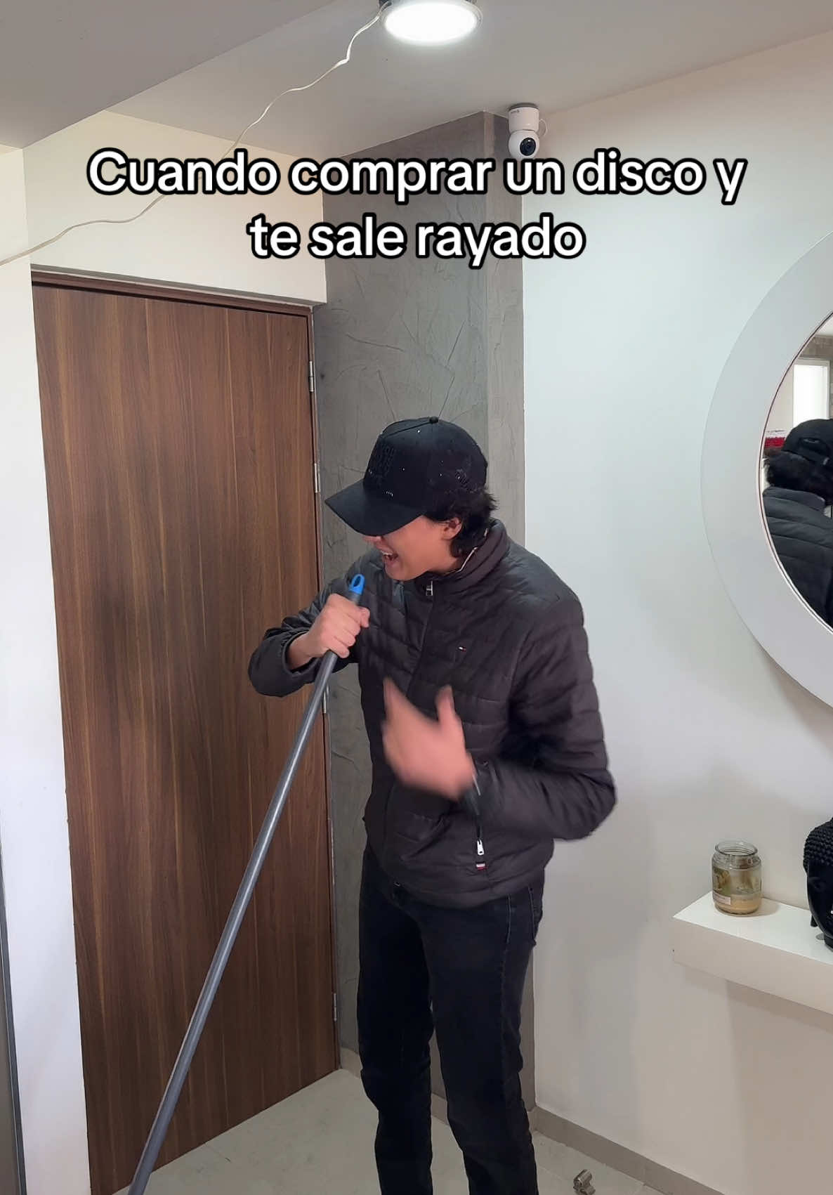 Y das mil vueltas #humor #elruidodetuszapatos #discorayado #vueltas #fyp 