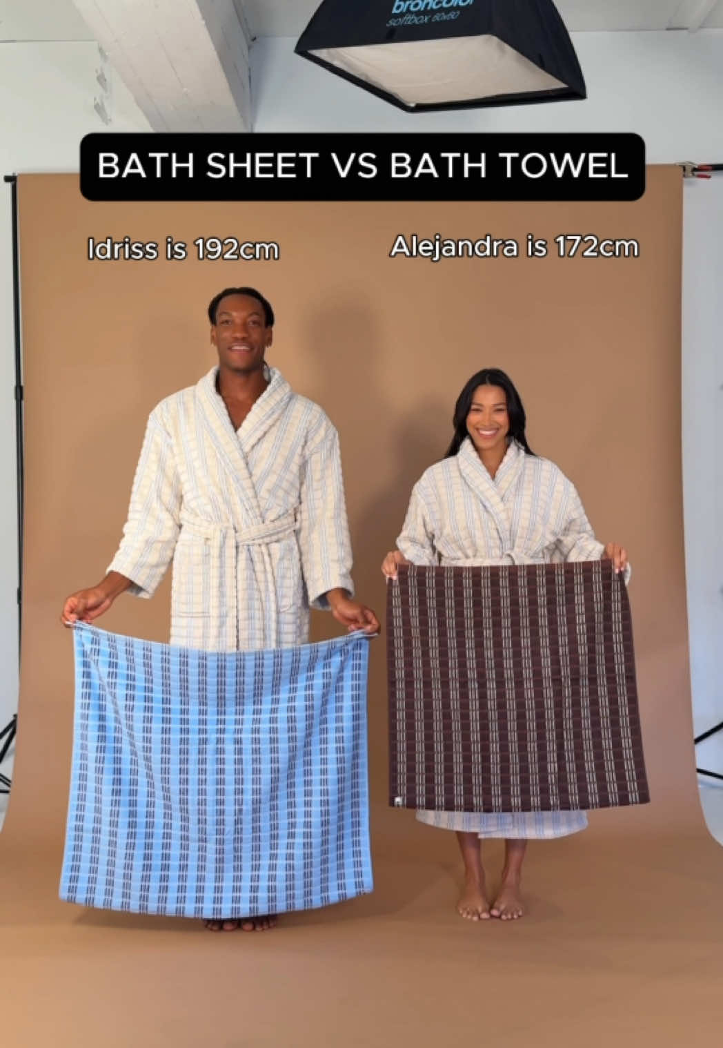 A size comparison between our Oasis Bath Sheets and Bath Towels made from 100% Australian Cotton. ☁️  #hommey #towels #towelsize #bathsheet #bathtowel 