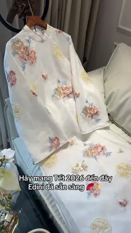 Hãy mang Tết 2026 đến đây  Edini đã sẵn sàng 🪭✨#aodaivietnam #aodai #aodaiedini #aodaitruyenthong #vietnam #edini #aocuoi #aodaicuoi #aodaihottrend #áodài #ÁoDàiTruyềnThống #Edini #aodaitheu #theubuom #vải 