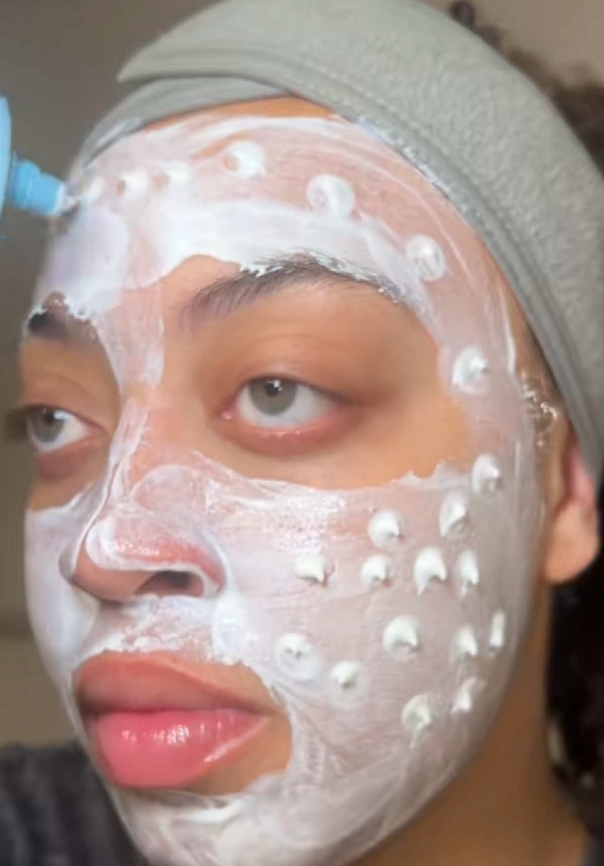 I tried the 100 layer sunscreen test with @SUNGBOON EDITOR 😱 ad #sungbooneditor #sunscreen #hydroboost #spf #spf30 #nowhitecast #sunscreenreview #sunscreenviral #sunscreentips #skincare #skincaretips #100layerschallenge #sunscreen #fyp 