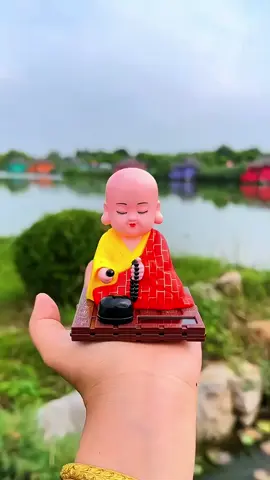 มันน่าสนใจมาก ที่พระรูปทรงพลังแสงอาทิตย์สามารถเคาะปลาไม้โดยอัตโนมัติ#foryou#fyp
