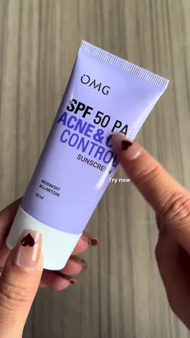 OMG Acne Oil Control  SPF 50 PA ++ “Diperkaya Mugwort & Allantoin yang bantu soothe kulit dan kurangi kemerahan.” ☁️ 0% alcohol & fragrance ☁️ Tekstur ringan & fresh ☁️ Non-comedogenic & non-acnegenic Sunscreen nyaman yang cocok buat pemula sampai expert! #sunscreen #sunscreenviral #omgsunscreen #omg 