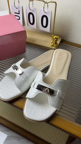 YOTO New Croc-Embossed Leather Flat Sandals🤍✨#yotosandals #flatsandals #leathersandals #fyp 