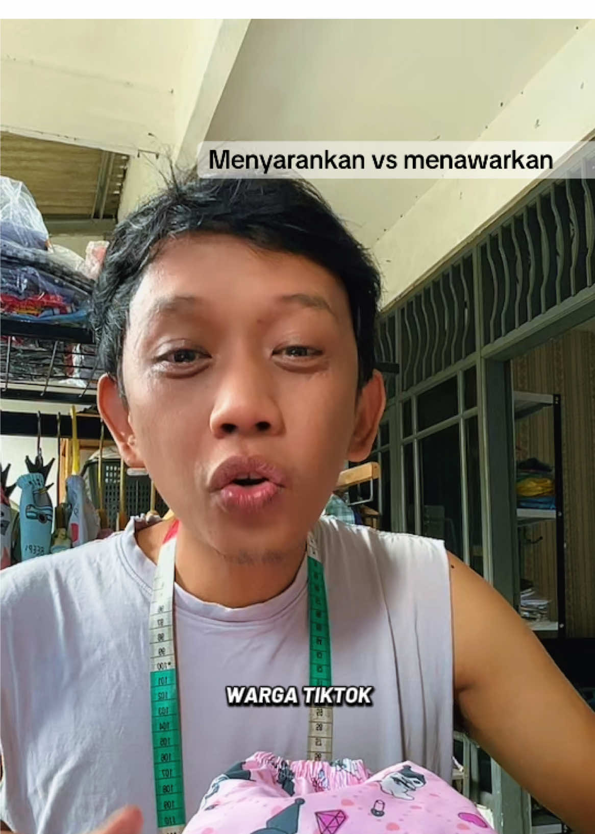 Cara berjualan untuk pemula Rubah cara berjualan kalian dari yang menawarkan menjadi menyarankan, Alasan nya cukup jelas, kalian akan dinilai sebagai narasumber yang dipercaya, bukan sebagai sales  Karena menumbuhkan rasa percaya bisa menambah hubungan jangka panjang #caraberjualan #affiliatepemula #creatorpemula #strategibisnis