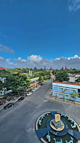 Từ trên lầu 5 toà nhà khát vọng nhìn xuống🥰….Lần thứ 2 học ở ngôi trường này, bây giờ cùng tỉnh với mình…🌤️ #xuhuong #vairal #trieuview 