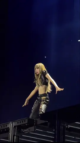 lisa’s solo stage in la day 2 #lisa 