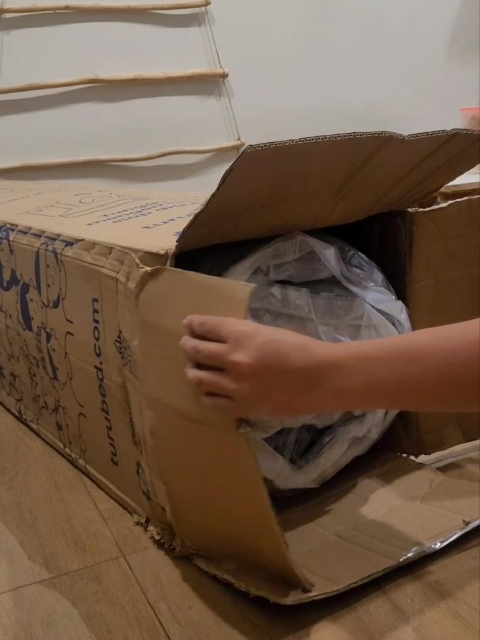 So far so good, tidurmu bakal lebih berkualitas kalau pake Kasur Turu Luna.  #kasur #kasurturu #luna #kasurvacuum #kamartidur #inspirasirumah #perabotanrumahtangga 